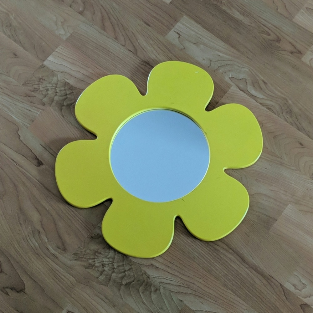 Yellow Daisy mirror